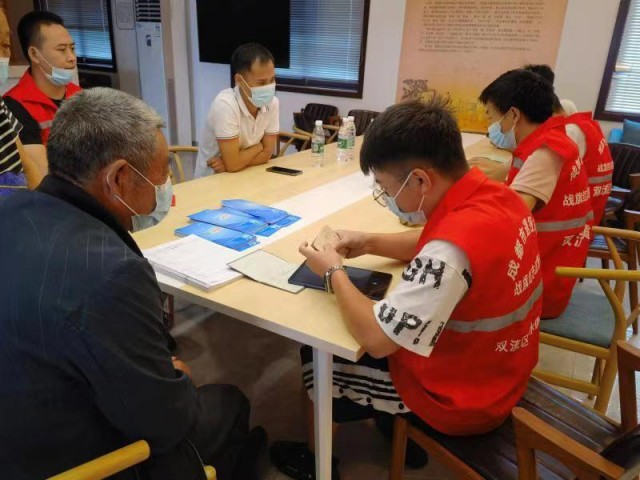 志愿者上门服务。刘贤虎供图